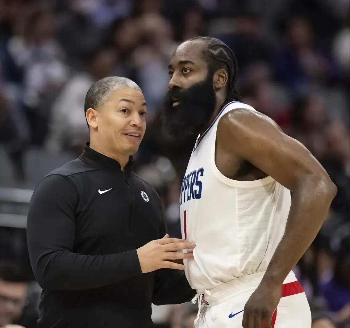 关于罗老师指导青年队员，助其在场上发挥出色的信息