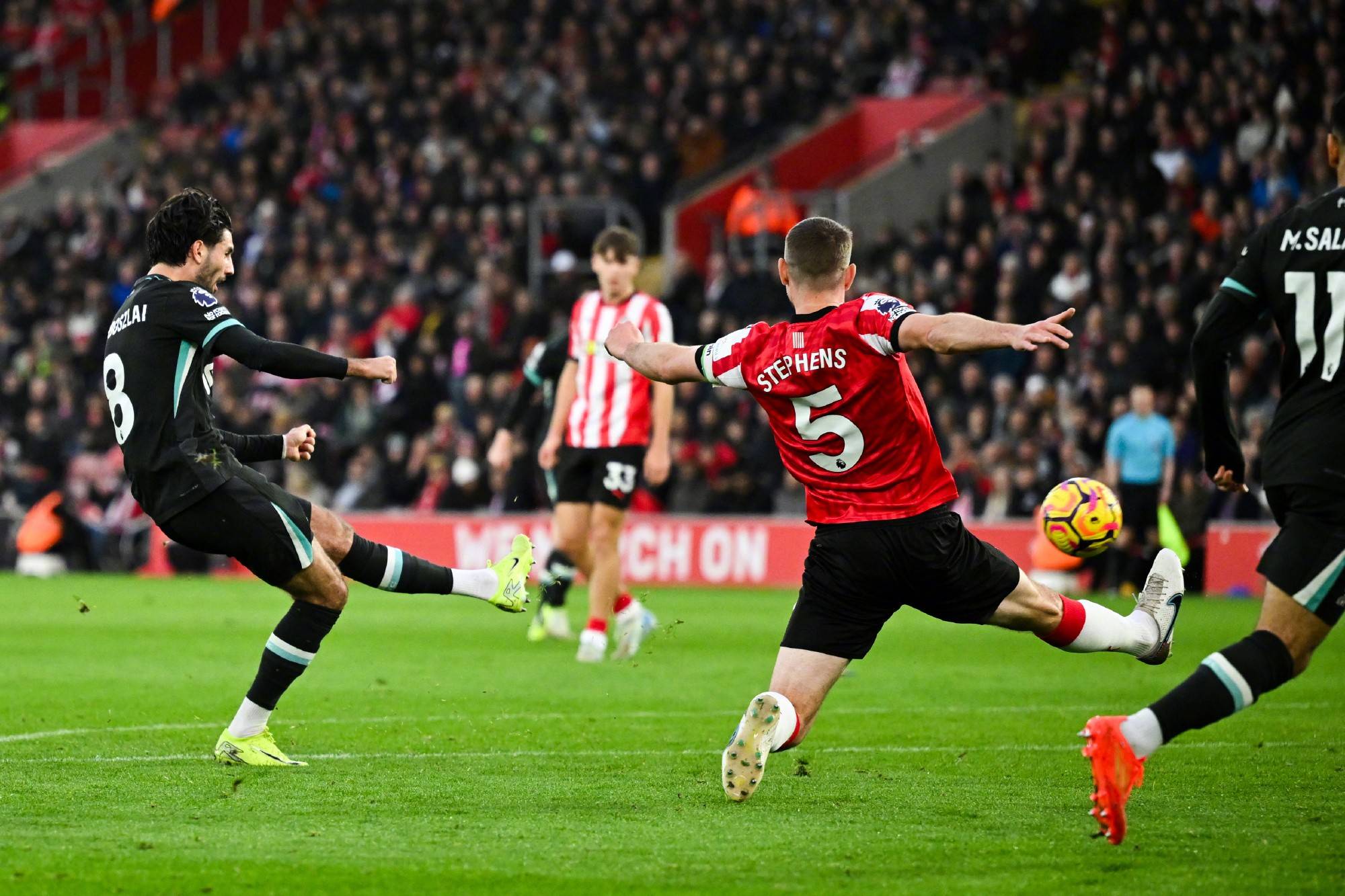 利物浦连续场不败,萨拉赫梅开二度 利物浦连续场不败,萨拉赫梅开二度