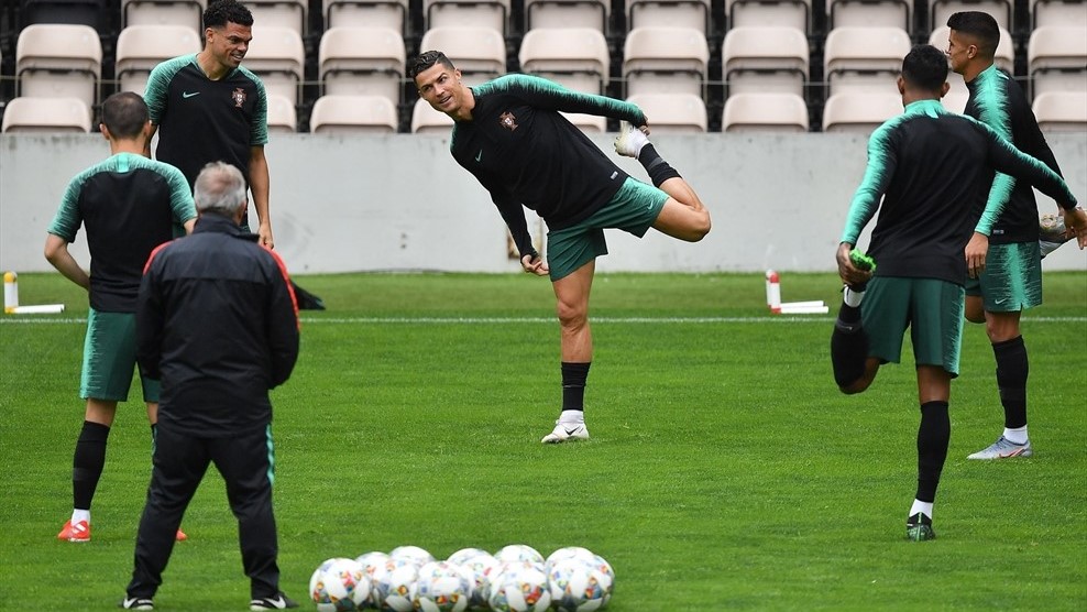 包含尤文图斯冒险：欧国联第二轮赛程惊心动魄的词条